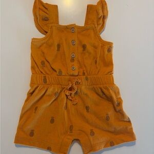 Carter’s 6 months pineapple romper 🍍